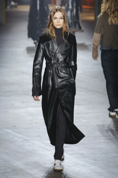 Look 19
